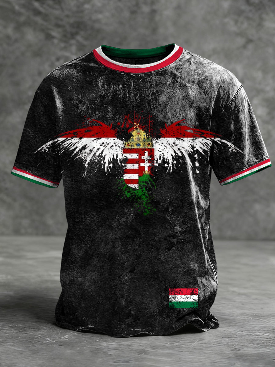 Férfi éles szorongatott magyar pajzs és szárnyak pólója t-